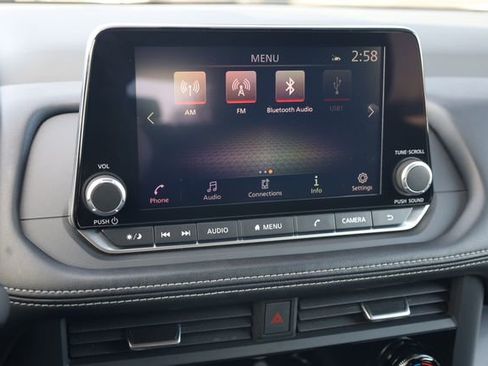 Used 2024 Nissan Rogue SV image 19