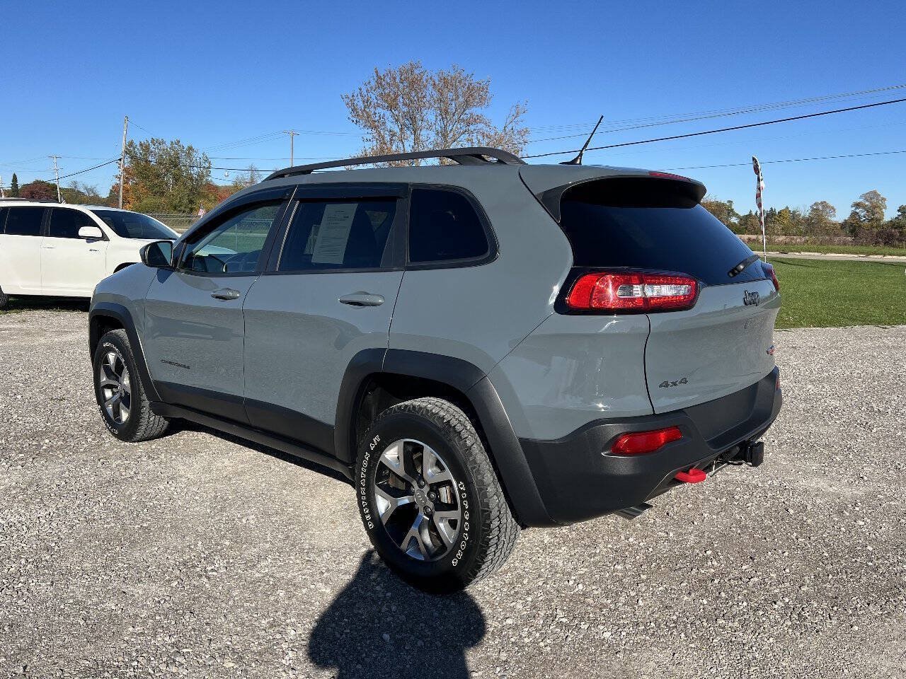 Used 2015 Jeep Cherokee Trailhawk AWD/4WD image 6