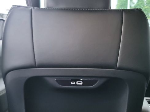 New 2027 Chrysler Pacifica Select AWD/4WD image 17