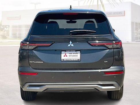 New 2025 Mitsubishi Outlander SE image 4