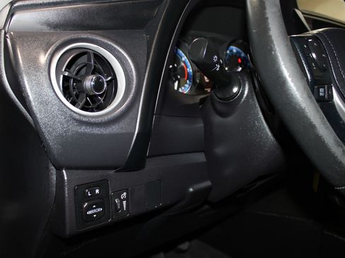 Used 2019 Toyota Corolla SE FWD image 21
