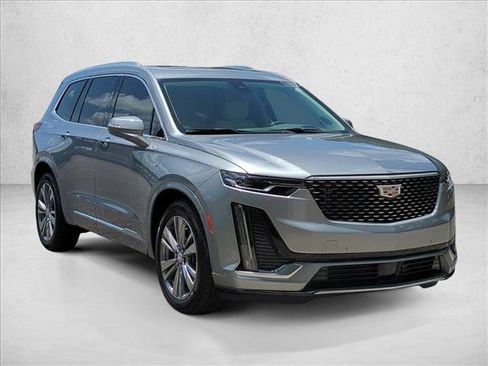Used 2025 Cadillac XT6 Premium Luxury w/ Technology Package FWD image 3