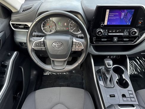 Used 2025 Toyota Highlander LE image 14