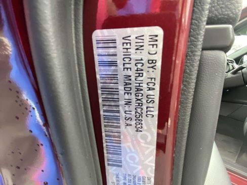 Certified 2024 Jeep Grand Cherokee Laredo X image 12