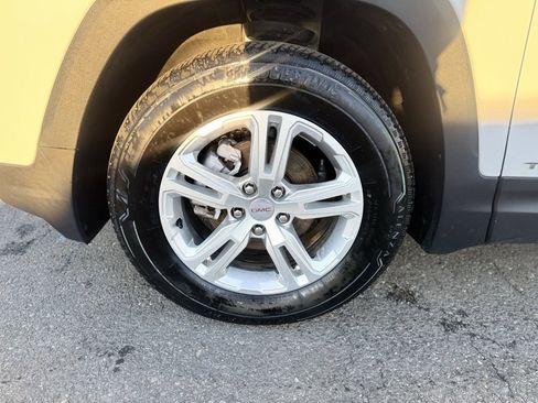 Used 2022 GMC Terrain SLE w/ Driver Convenience Package image 3