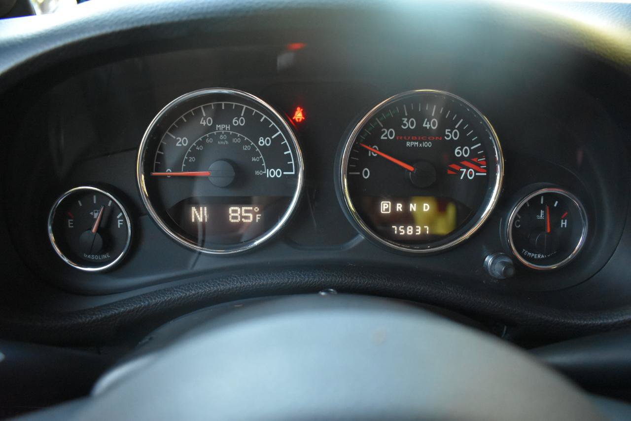 Used 2013 Jeep Wrangler Unlimited Rubicon AWD/4WD image 30