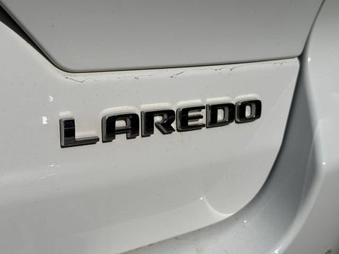 Used 2023 Jeep Grand Cherokee Laredo AWD/4WD image 12