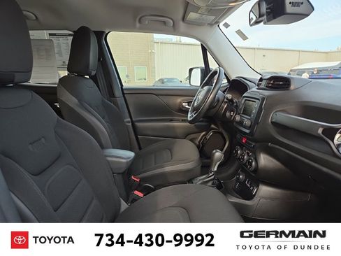 Used 2016 Jeep Renegade Latitude image 17