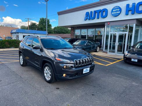 Used 2015 Jeep Cherokee Latitude w/ Cold Weather Group AWD/4WD image 3