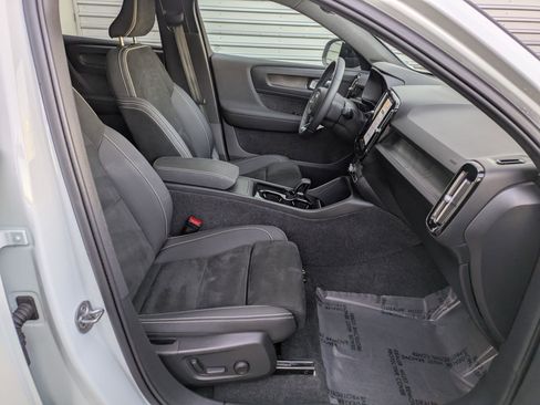 Certified 2023 Volvo C40 P8 Recharge Plus image 32