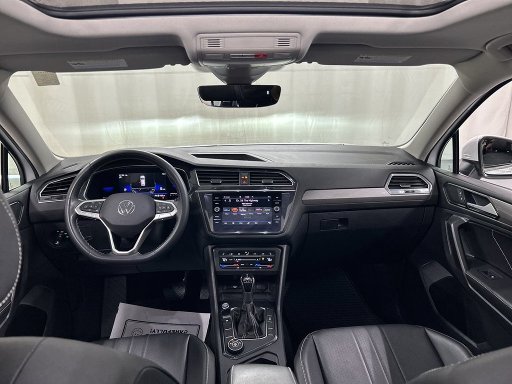 Used 2022 Volkswagen Tiguan SE w/ Panoramic Sunroof Package AWD/4WD image 16