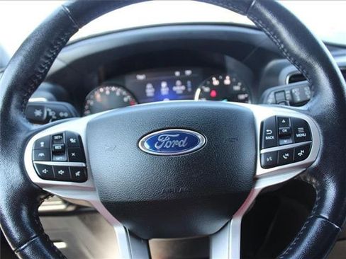 Used 2021 Ford Explorer XLT image 9