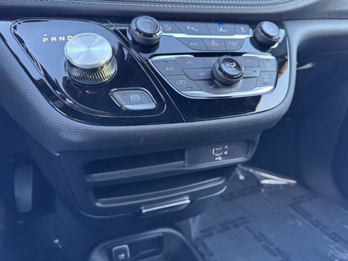 New 2026 Chrysler Pacifica Select image 19
