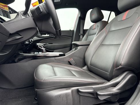 Certified 2024 Chevrolet Trax RS w/ Sunroof Package image 16