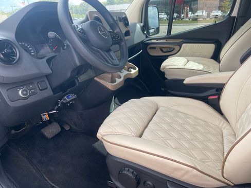 Used 2021 Mercedes-Benz Sprinter 3500 image 13