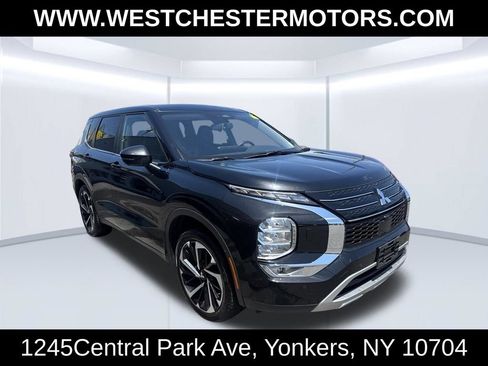 Used 2023 Mitsubishi Outlander SE AWD/4WD image 3