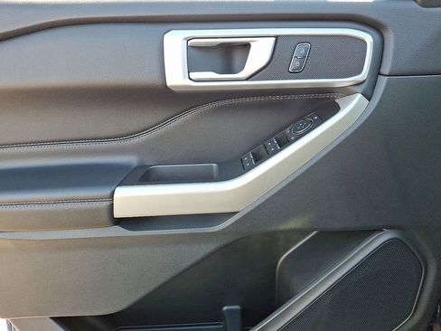 Used 2022 Ford Explorer XLT image 14