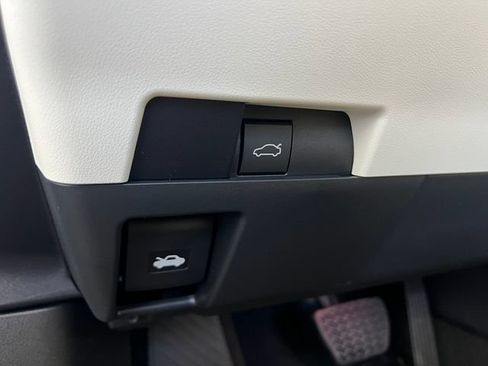 New 2026 Lexus ES 350e FWD image 35