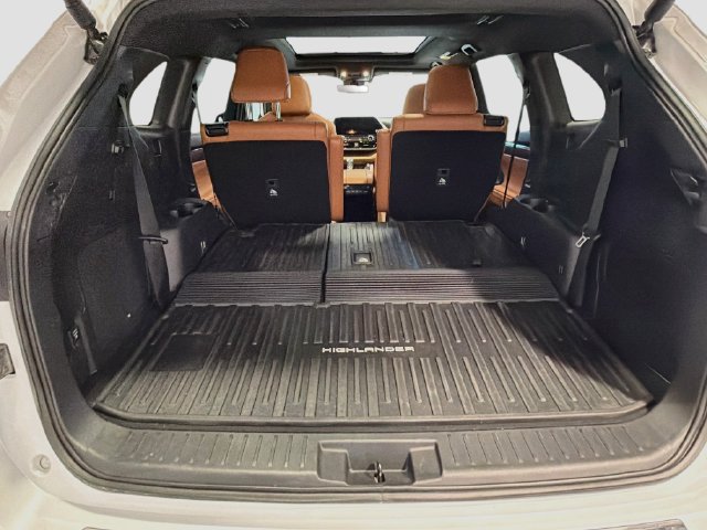 Used 2026 Toyota Highlander Platinum AWD/4WD image 21