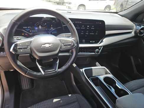 Used 2025 Chevrolet Equinox LT AWD/4WD image 16