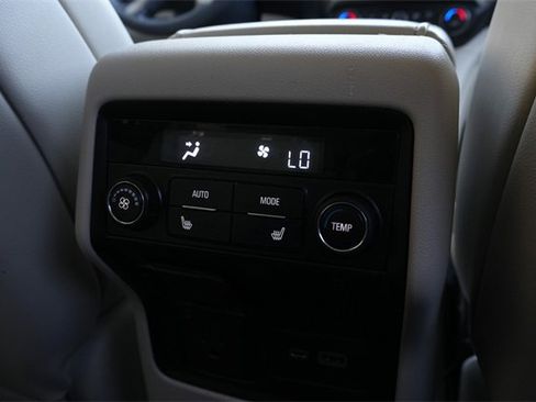 Used 2022 GMC Acadia Denali w/ Denali Ultimate Package image 24