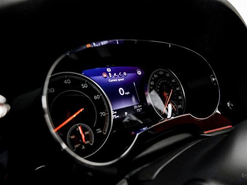 Used 2019 Bentley Bentayga image 33