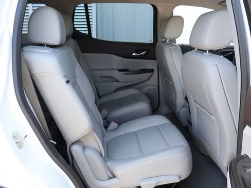 Used 2023 GMC Acadia SLT w/ Technology Package FWD image 22