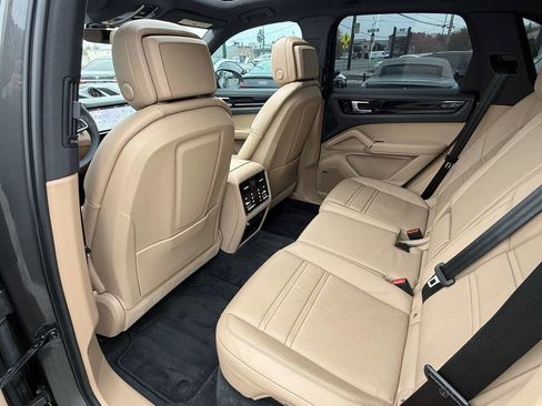 Used 2019 Porsche Cayenne image 6