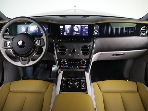 Certified 2025 Rolls-Royce Cullinan image 37