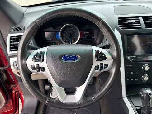 Used 2014 Ford Explorer XLT w/ Equipment Group 202A FWD image 15