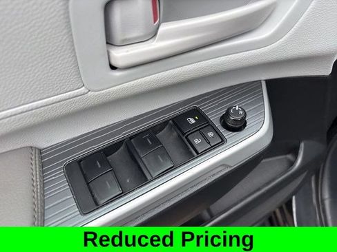Used 2025 Toyota Sienna LE FWD image 14