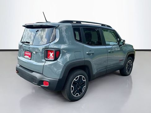 Used 2016 Jeep Renegade Trailhawk AWD/4WD image 6