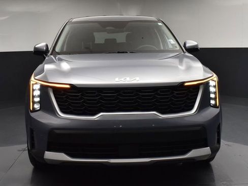 Used 2025 Kia Sorento LX image 3