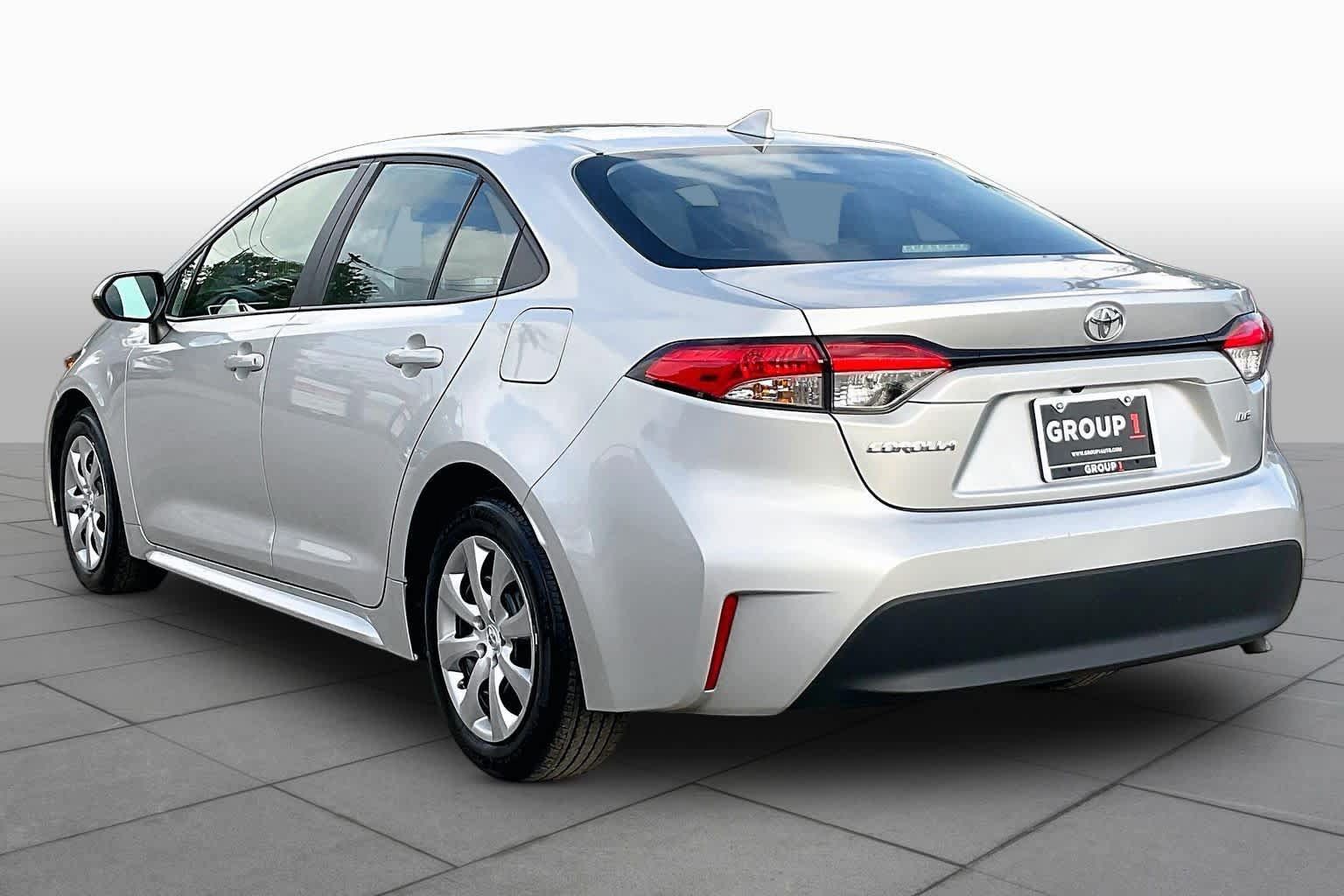 Used 2025 Toyota Corolla LE FWD image 12