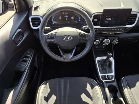 Certified 2025 Hyundai Venue Limited FWD image 12