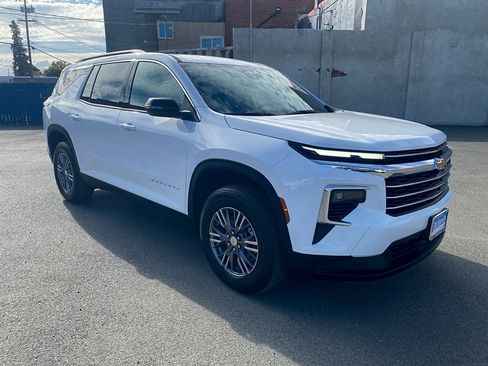 Used 2026 Chevrolet Traverse LT FWD image 9