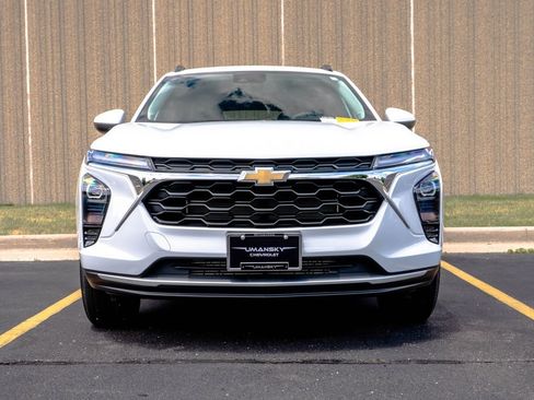 Used 2025 Chevrolet Trax LT w/ Driver Confidence Package FWD image 3