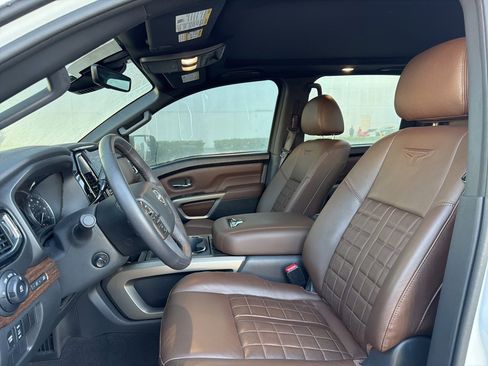 Used 2024 Nissan Titan Platinum Reserve w/ Moonroof Package image 4