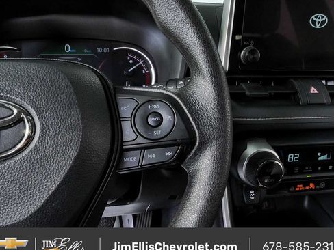 Used 2025 Toyota RAV4 XLE FWD image 10