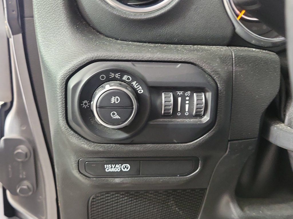 Used 2020 Jeep Gladiator Overland AWD/4WD image 13