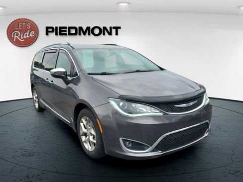 Certified 2019 Chrysler Pacifica Limited image 1