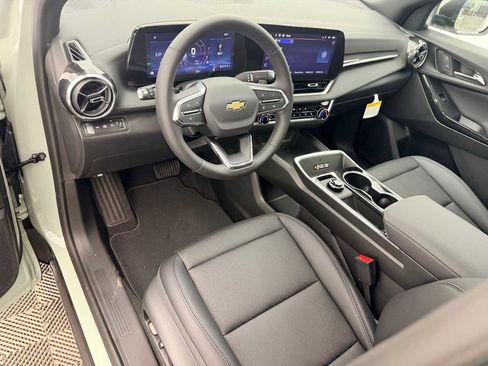 New 2026 Chevrolet Equinox LT image 2