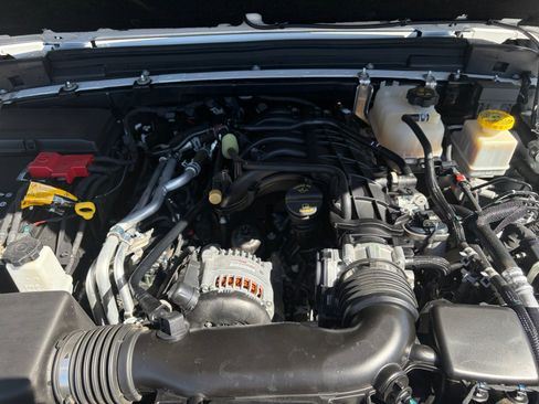 Used 2022 Jeep Gladiator Sport AWD/4WD image 22