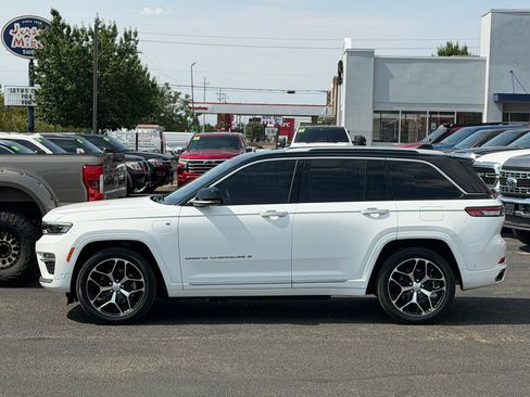 Used 2022 Jeep Grand Cherokee Summit AWD/4WD image 2