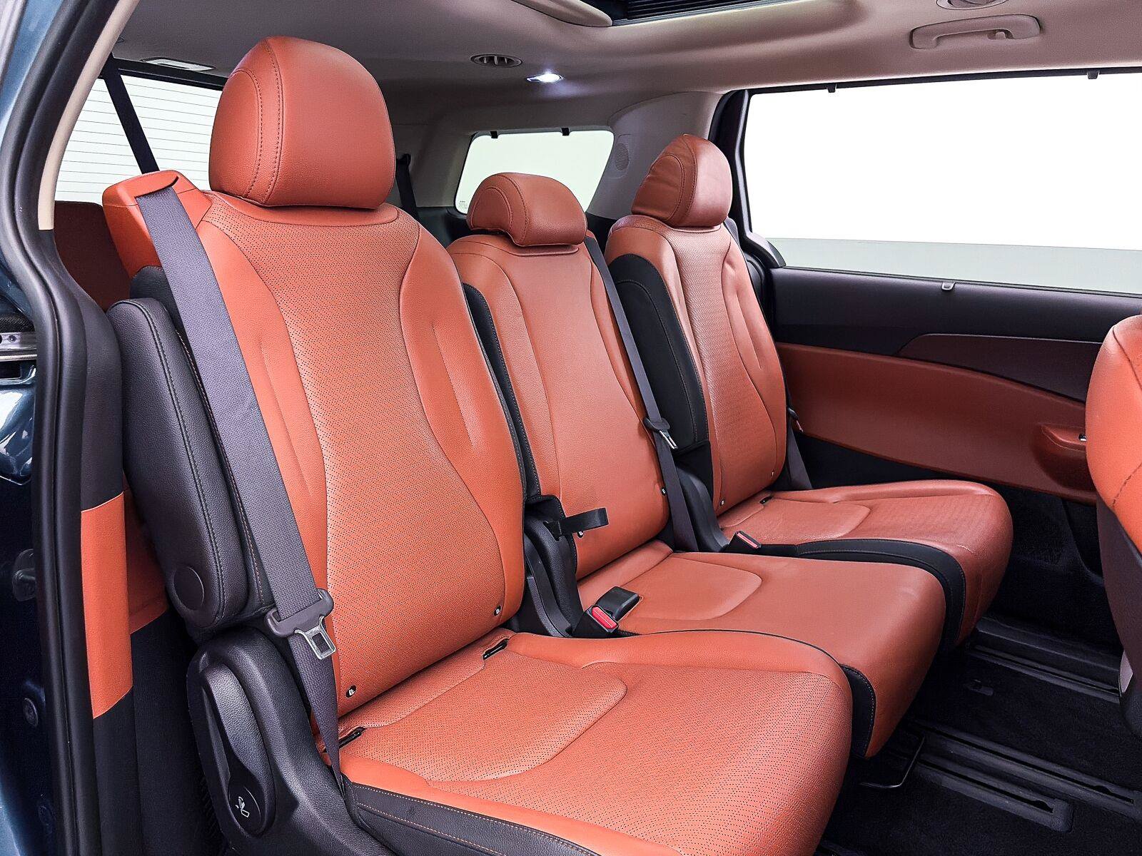 Used 2025 Kia Carnival SX Prestige FWD image 40