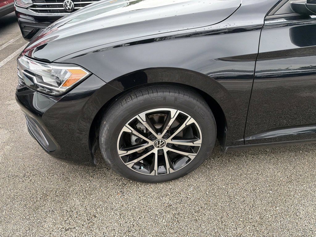 Certified 2023 Volkswagen Jetta Sport FWD image 2