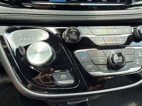 New 2027 Chrysler Pacifica Select FWD image 28