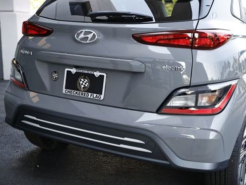 Used 2023 Hyundai Kona SE w/ Cargo Package FWD image 9