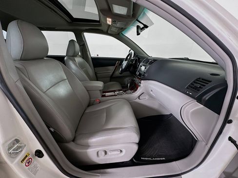 Used 2013 Toyota Highlander Limited image 34