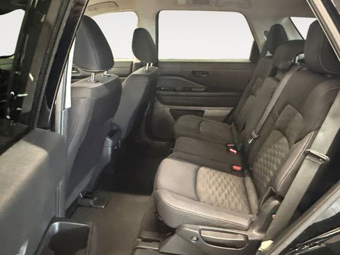 Used 2023 Nissan Pathfinder S FWD image 23